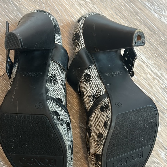 Bingo heels. Open toe with skeletons. Just in time for Halloween! - Picture 2 of 2